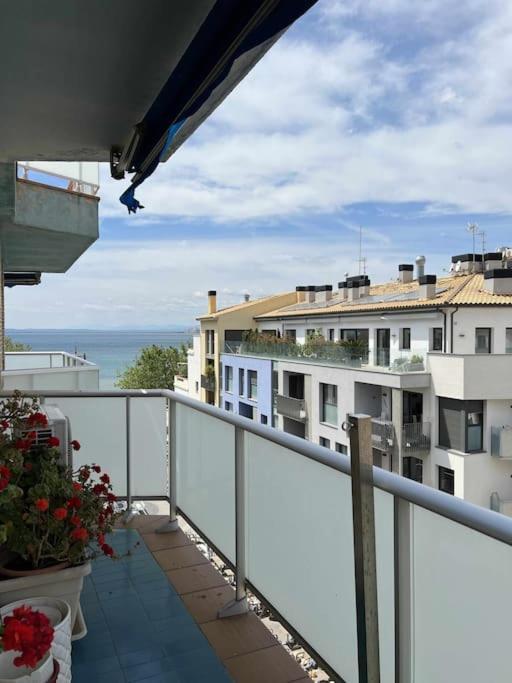 Moderno Y Amplio Apartamento En El Centro De Росес Екстер'єр фото